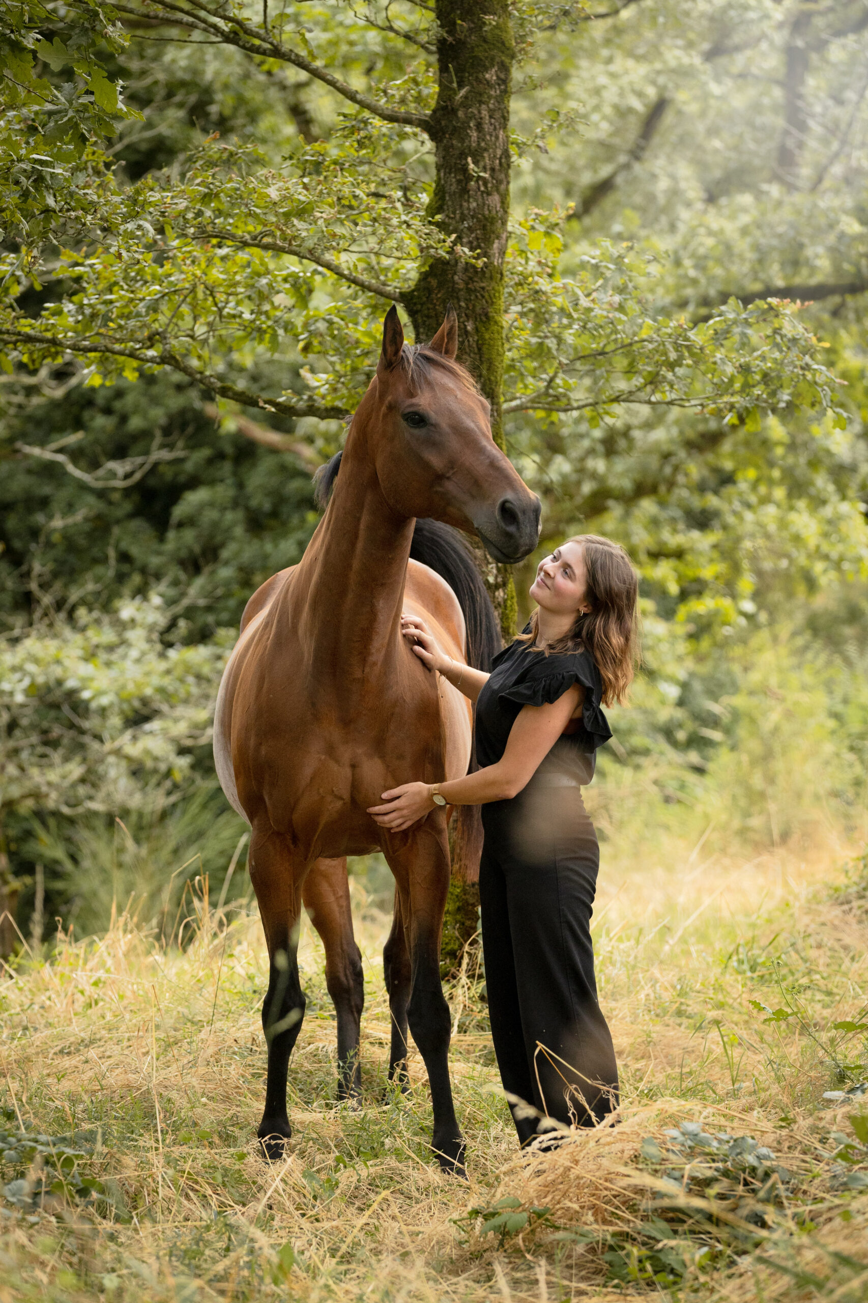 shooting entre cheval et cavalière en extérieur